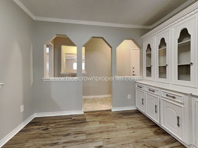 Photo - 4915 Chilton Dr