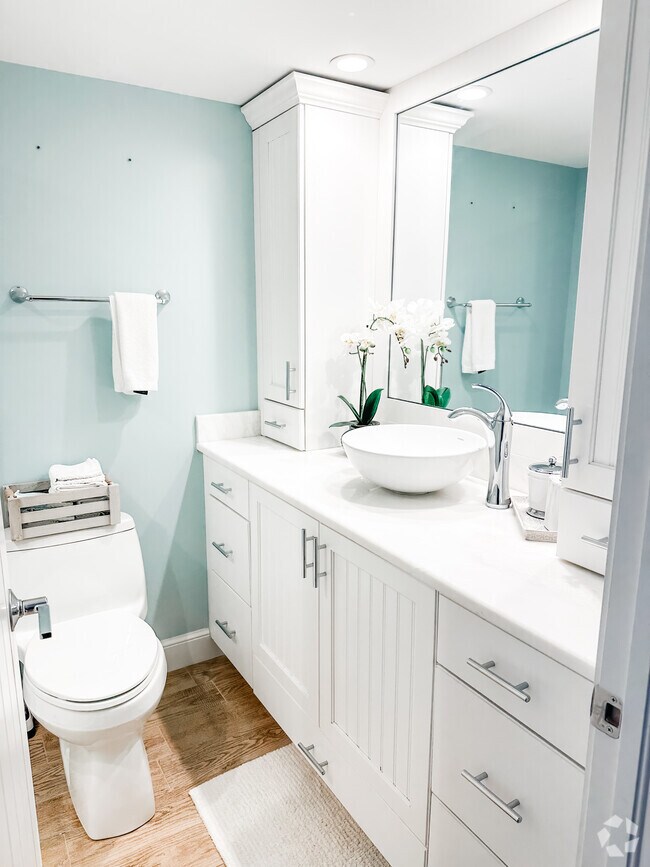 Building Photo - 2800 Gulf Shore Blvd N Unit 209 Rental