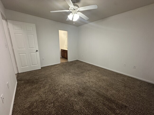 Photo - 303 N Chicago Ave