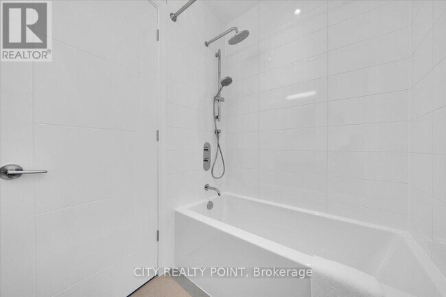 Photo - 664 Spadina Ave. Unit 216