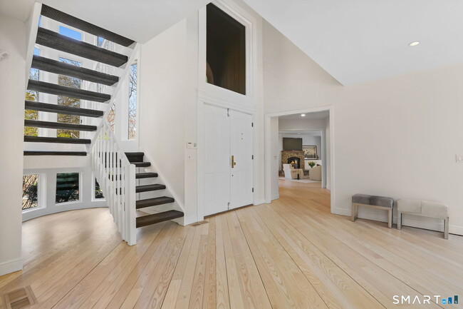 Photo - 32 Buttonball Ln