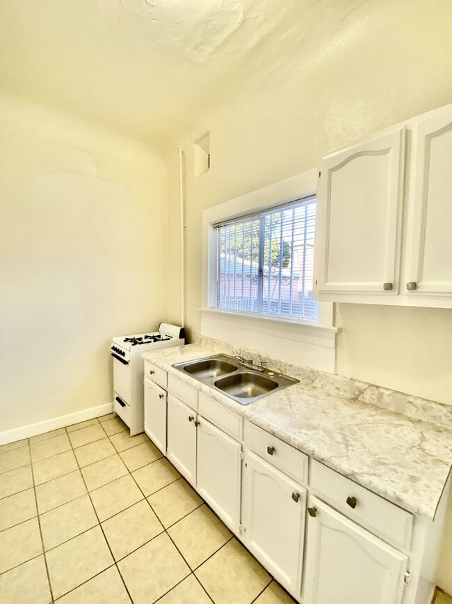 Photo - 125 E 20th St Unidad 2
