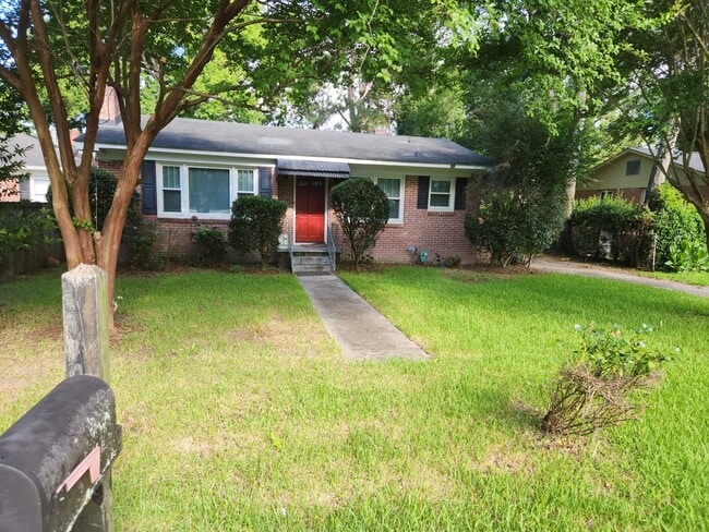 Building Photo - Charming 3 Bedroom 1 Bath