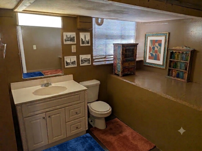 Bathroom - 39 Skyline Dr Unit B