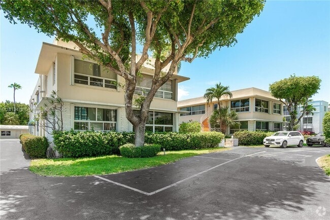 Building Photo - 9940 Collins Ave Unit 11 Rental