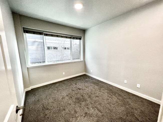 Photo - 2330 Yakima Ct Unidad B104
