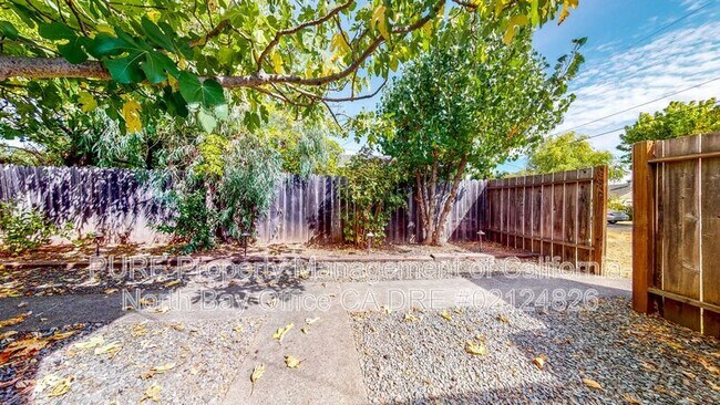 Photo - 865 Lorna Dr