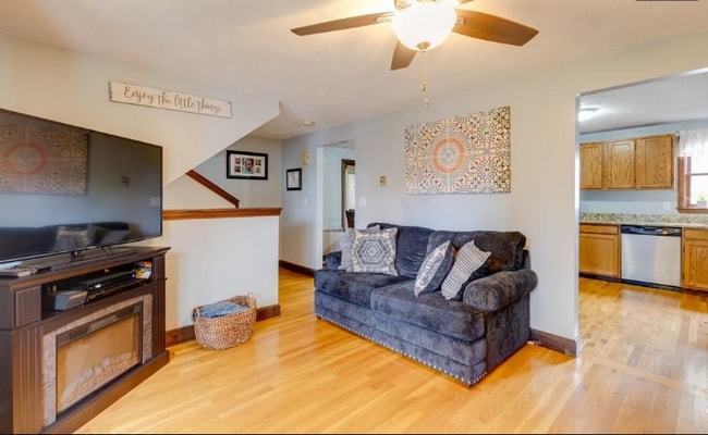 Photo - 52 Winnepurkit Ave