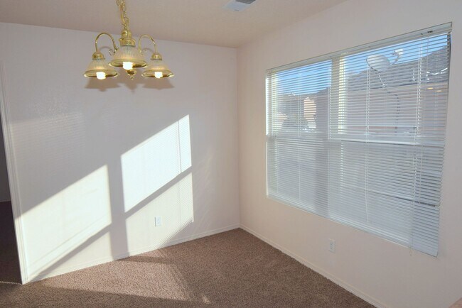 Photo - 4 Bedroom Nice and Newer Community Refrige...