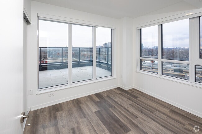 2 BR, 1 BA - 828 SF