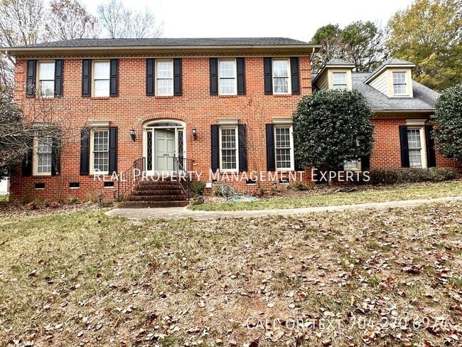 Photo - 640 Barington Pl