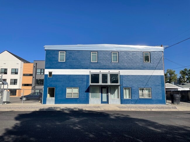 Building Photo - 2915 2nd Ave S Unit 205