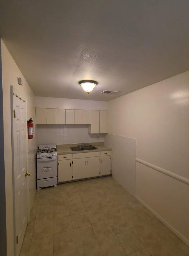 2021 S Harris Ave Unidad Fully Furnished 1-BR 1-BA