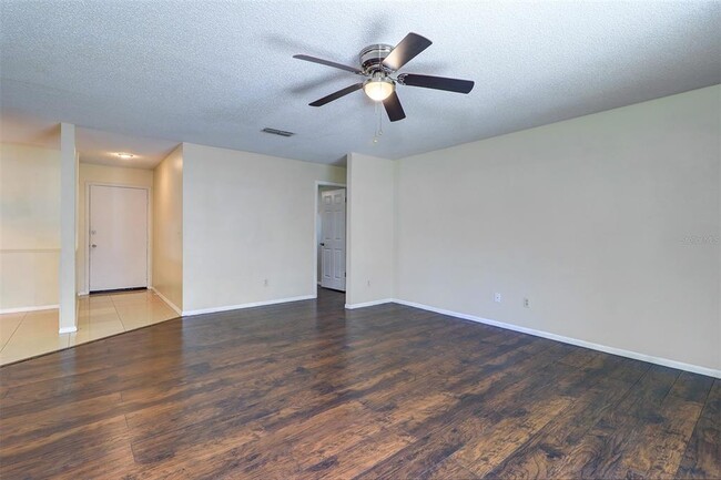 Photo - 1915 Saginaw Ct