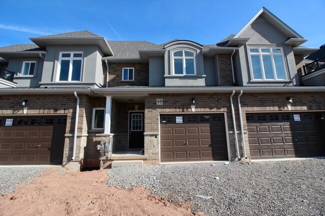 Building Photo - 95 Pinot Cres