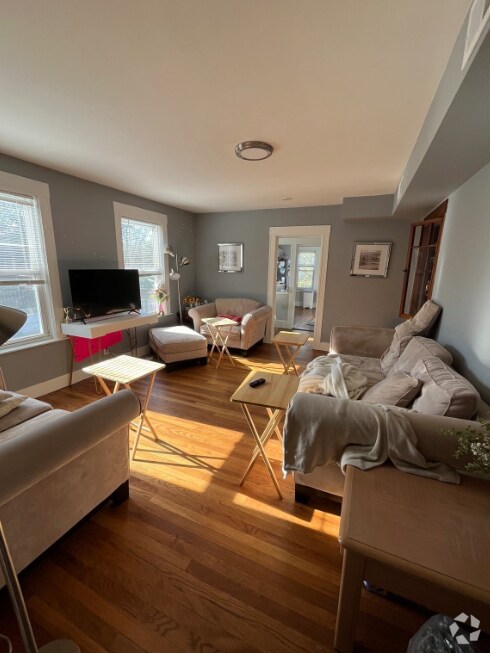 Building Photo - 874 E 4th St Unit 2 Rental