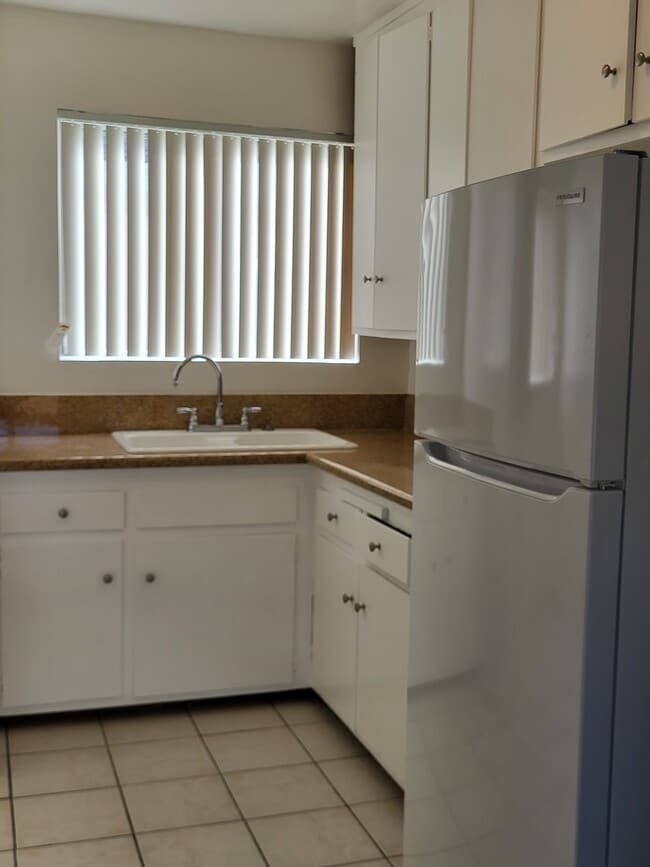 722 W 56th St Unit 4