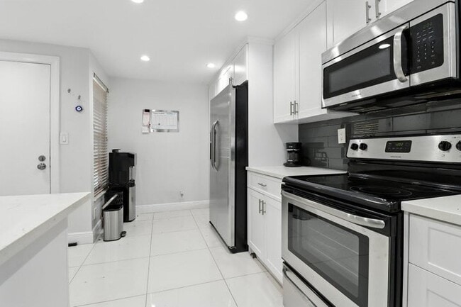 Photo - 6 Royal Palm Way Unit 105