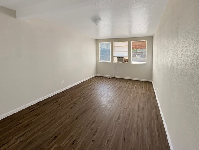 Photo - 1004 W MacKenzie Dr