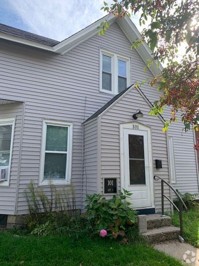 Building Photo - COMING SOON!! CHARMING 1 BEDROOM, 1 BATHRO... Rental