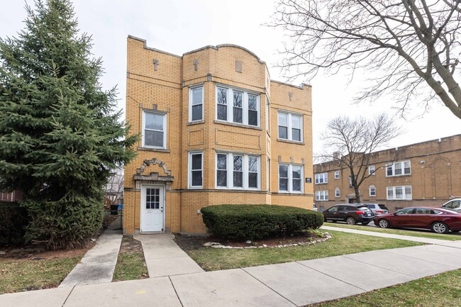 Building Photo - 2301 N Lowell Ave Unit 1 Rental