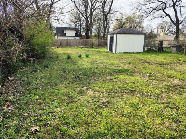 Photo - 679 Leath St