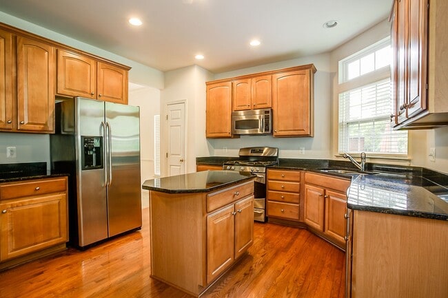 Photo - 616 Rainier Rd