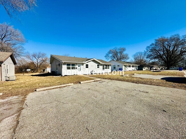 Photo - Two Bedroom Ranch Style Duplex Home in Grandview - Featuring Plenty of Natural Light, Fenced Yard...