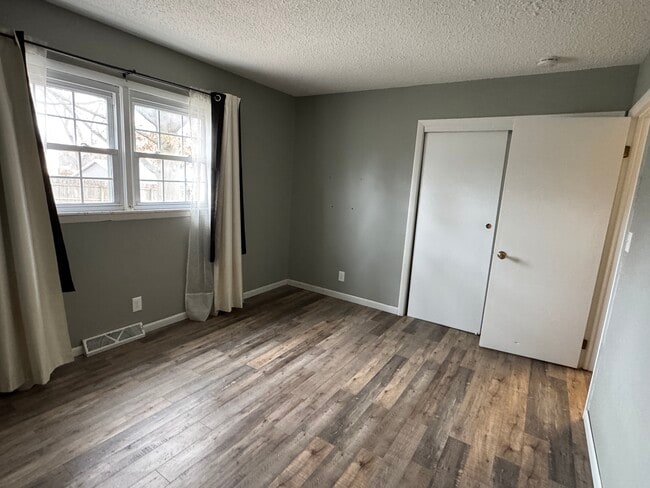 Photo - 4611 Scott St