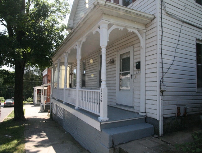 Building Photo - 106 E South St Rental