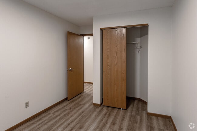 2BR, 1BA - 891SF - Second Bedroom