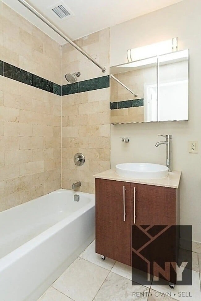 100 William St Unit 2306