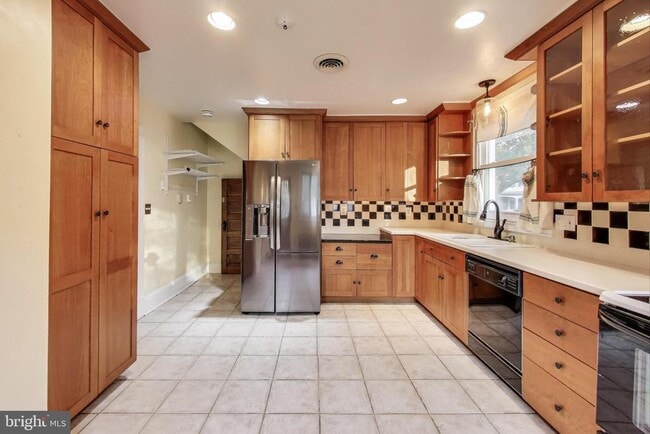 Building Photo - 19 Maryland Ave