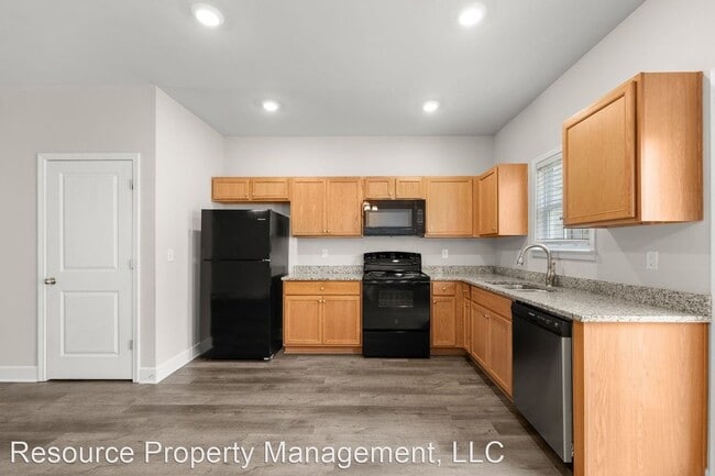 Townhome In Oakwood, GA!