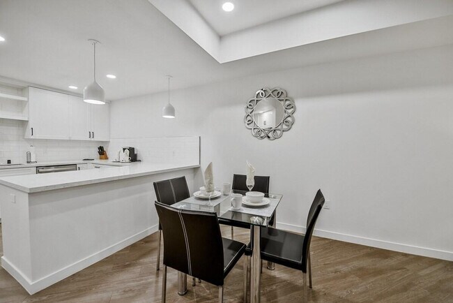 Photo - 375 Camino De La Reina Unidad ID1039835P