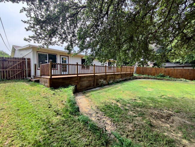 Back yard and deck - 1602 Marie Ter