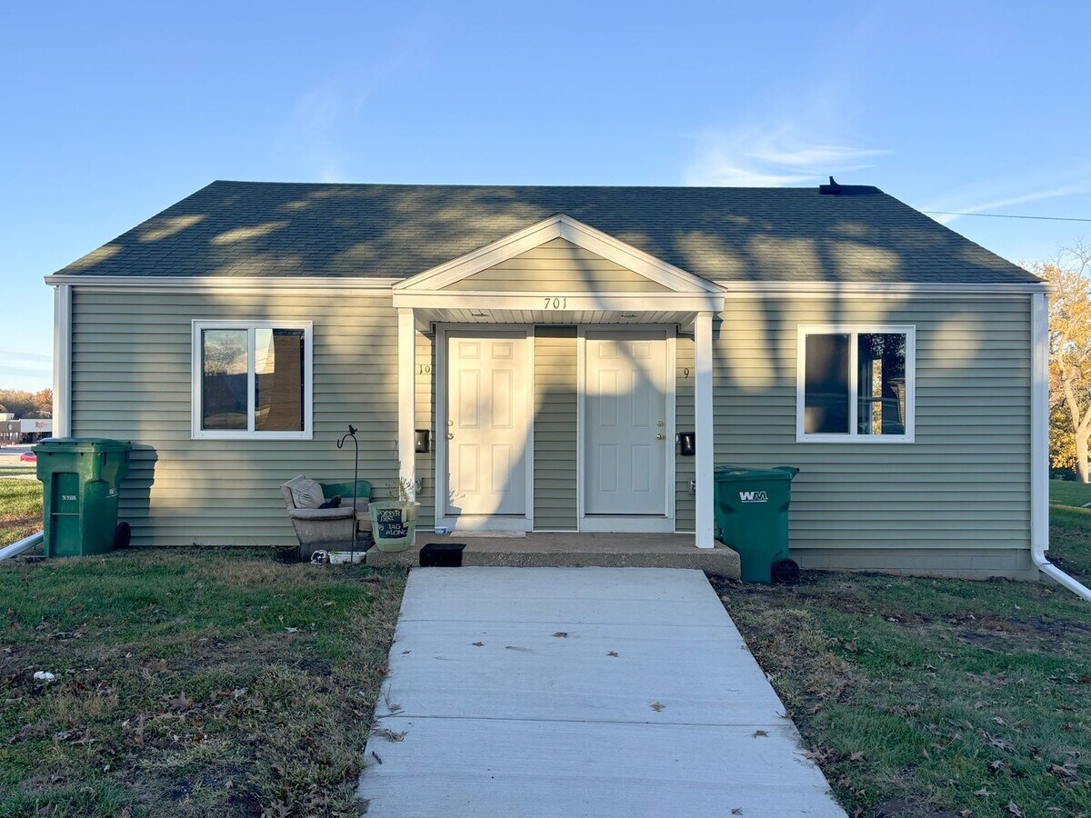 Duplex: Fully Remodeled 2024 Now Available - Duplex: Fully Remodeled 2024 Now Available Unit #9