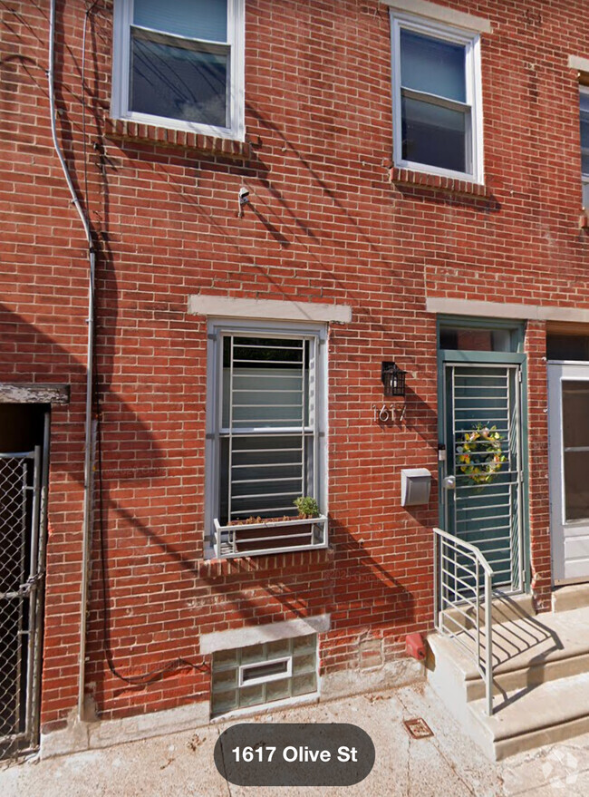 Main entrance - 1617 Olive St Rental
