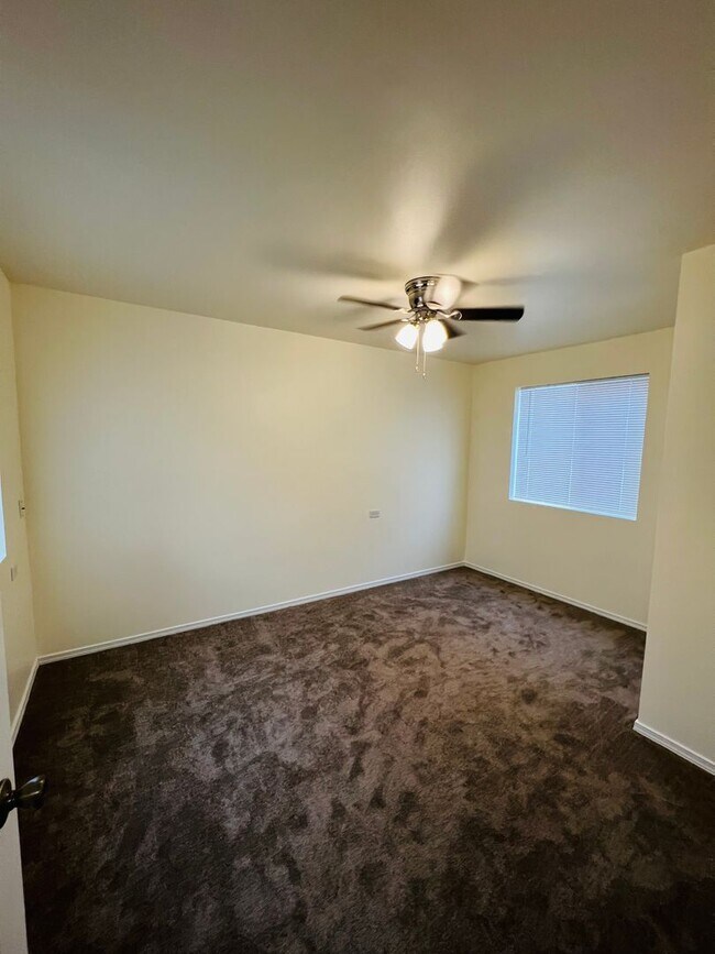 Photo - 915 Defoe St Unit B