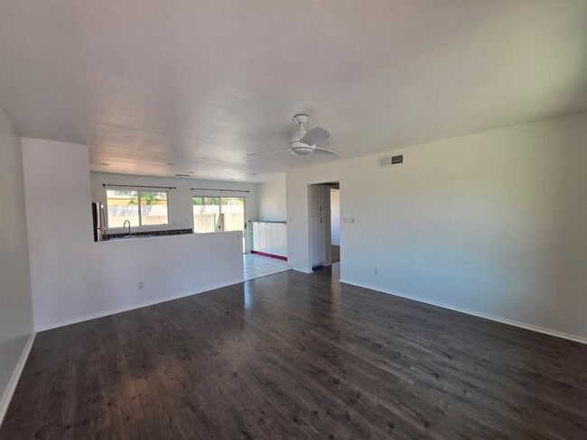 Photo - 1506 E Palmdale Dr
