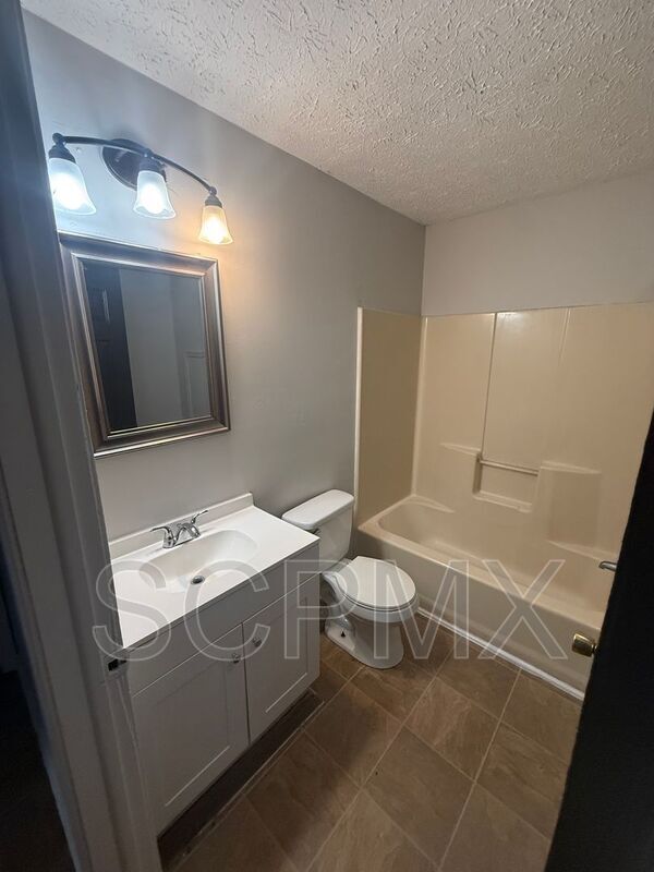 Photo - 5914 Amberly Ln