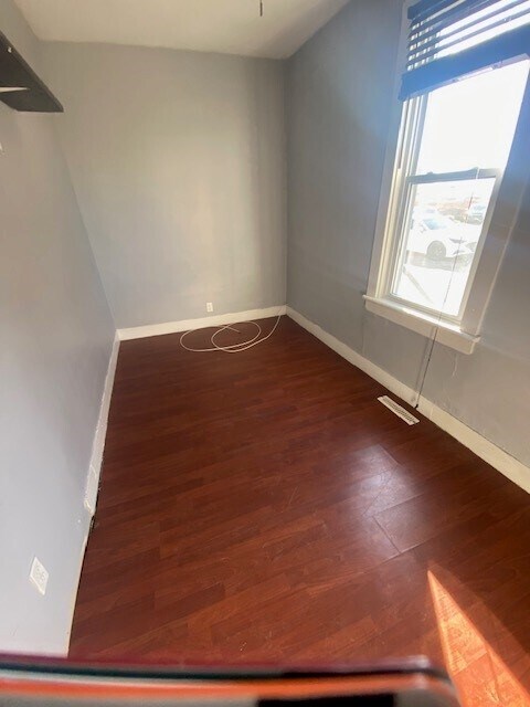 Photo - 83 Burlington Ave Apartamentos Unidad Lower Rear