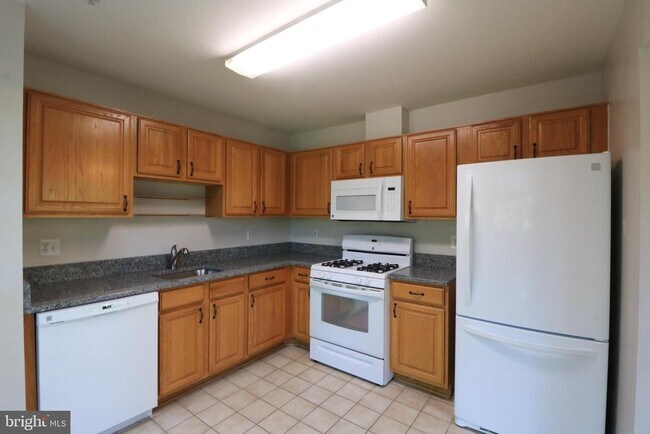 Building Photo - 12000 Amber Ridge Cir Unit A-102 Rental