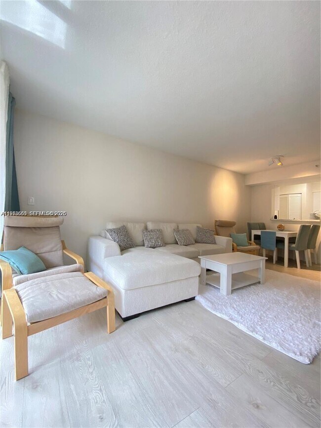 Photo - 1350 SE 3rd Ave Unidad 212