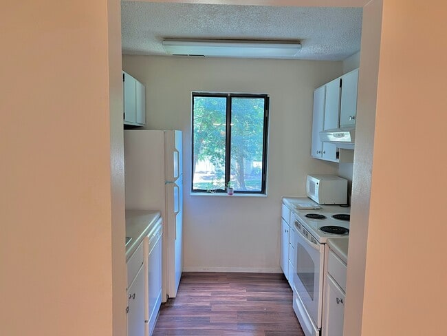 Photo - 2127 Melrose Dr Unit B