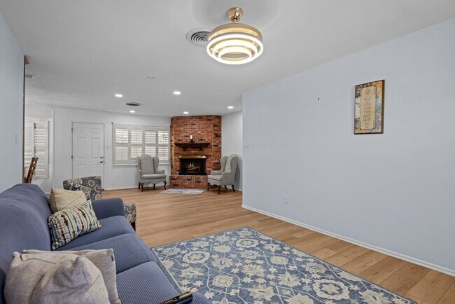 Photo - 3700 Fairmont Dr