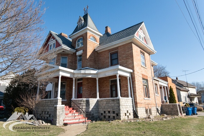 Photo - 265 Queen St Unit 3