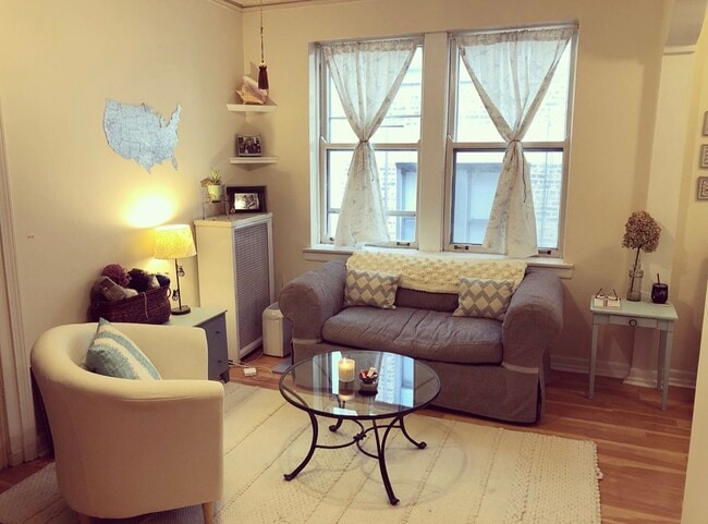 Building Photo - 633 W Deming Pl