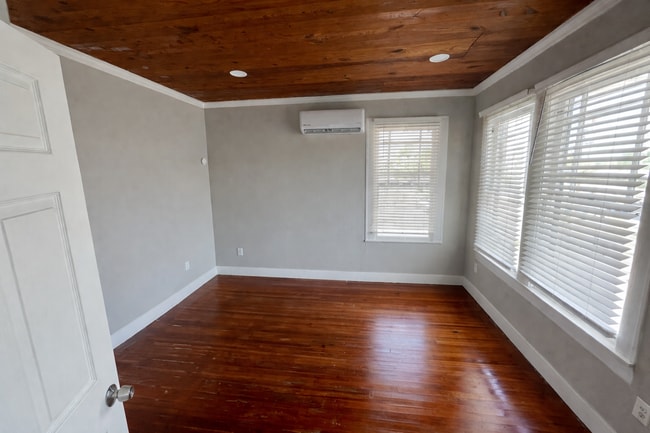 Photo - 2115 Broadway Avenue J Unit 3