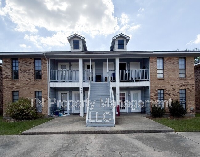 Building Photo - 204 Cantal Dr